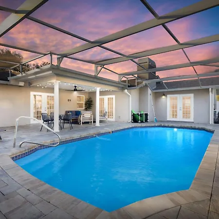 9 Mins To Beach Pool Fire Pit Sleeps 10